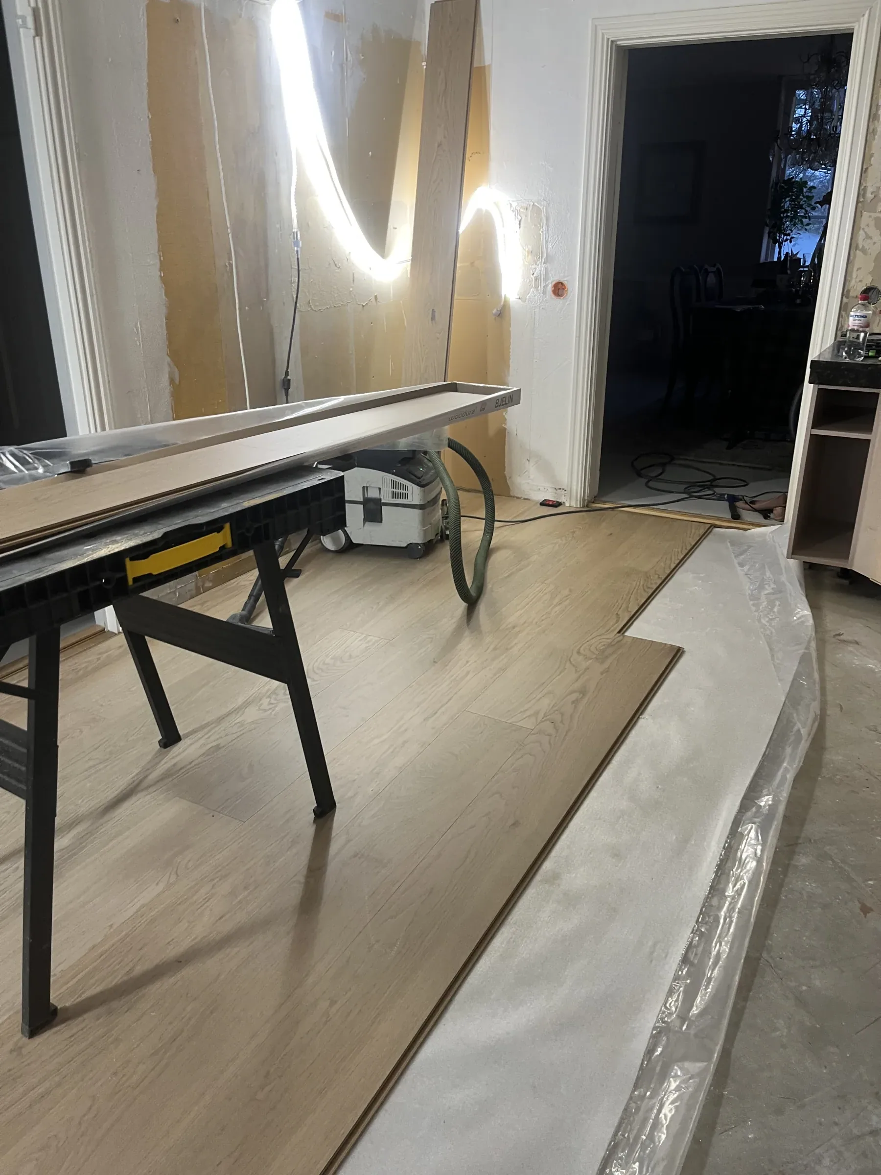 Bjelins hardwood-golv läggs
