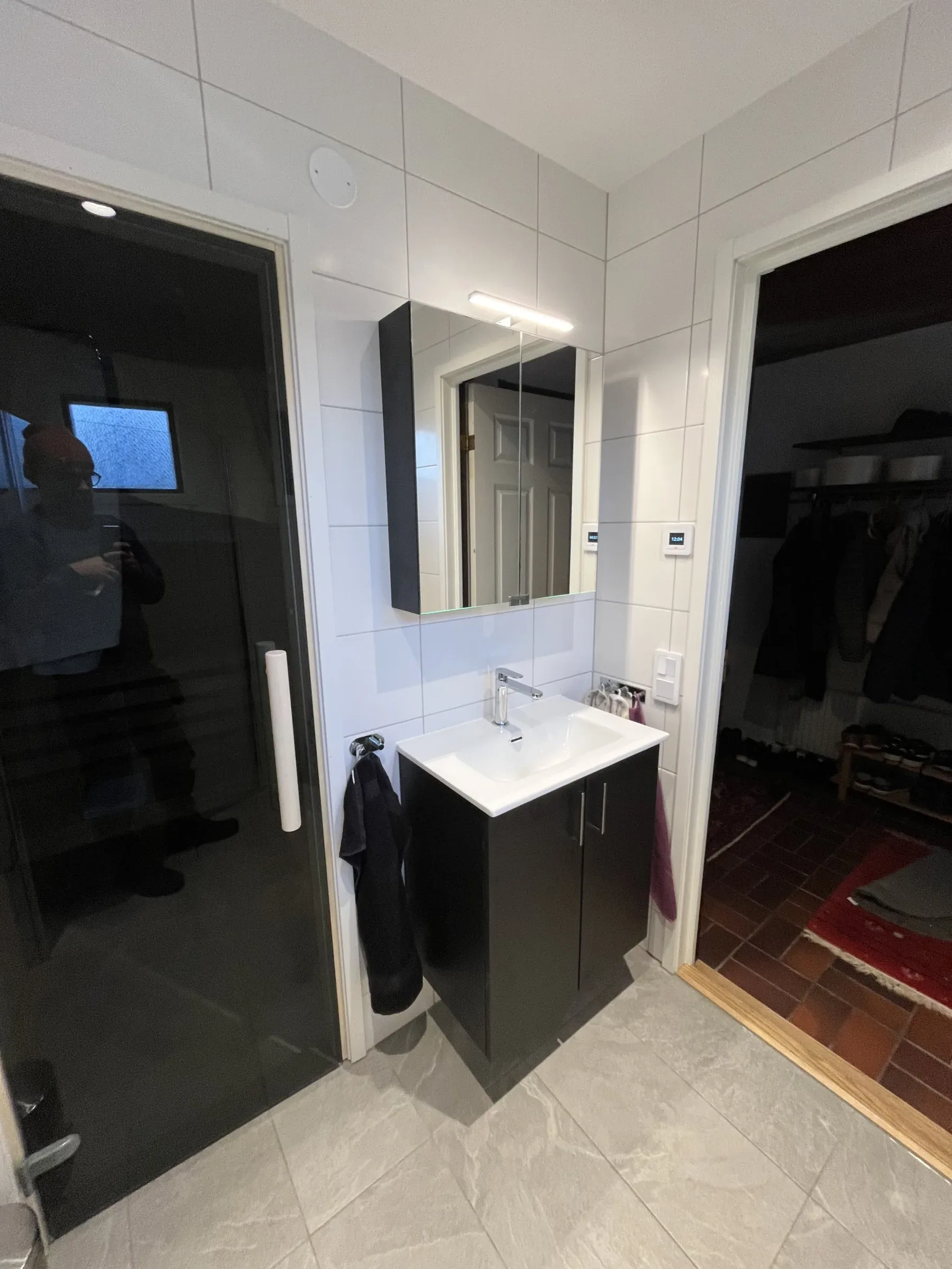Detalj från ett färdigt badrum med bastu i ett tidigare projekt i nordvästra Skåne